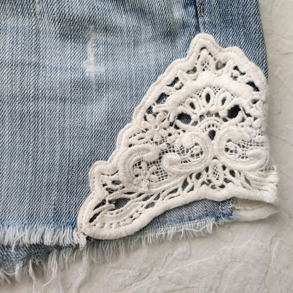 American Eagle Short Denim Shorts With Crochet Side Inserts, Size 4 - Picture 5 of 15